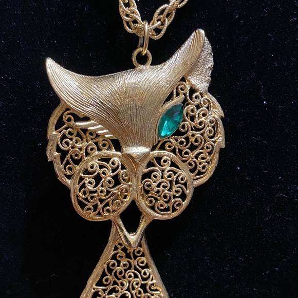 Articulated Filigree Gold Green Eye Cat Pendant Necklace - Picture 2 of 6